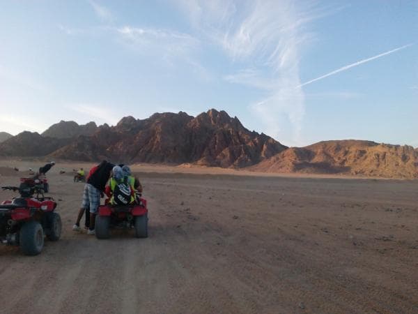 بالصور.. سفاري صحراء شرم الشيخ متعة من المغامرات والتأمل تنفرد بها