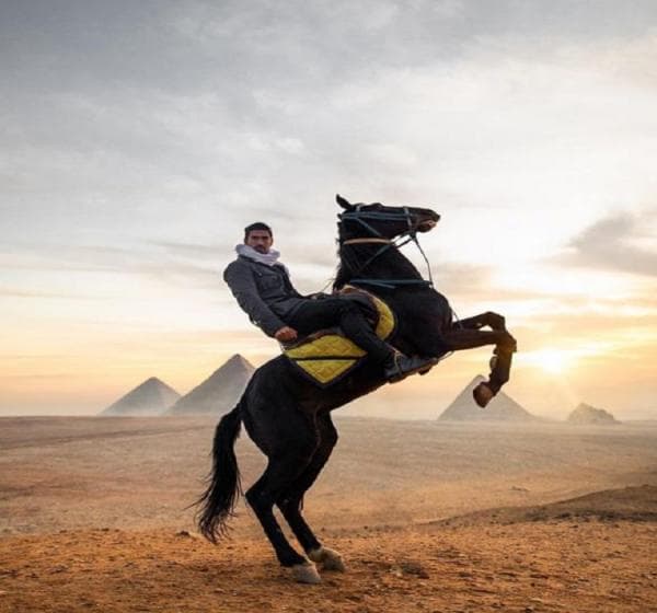 صور زيارة المدون السياحي العالمي جيريمي جونسي في مصر تجذب 100 ألف إعجاب على انسجرام