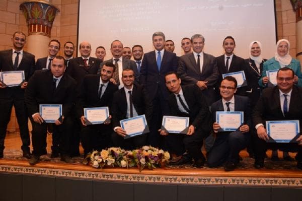 طلبة هندسة تكنولوجيا الطيران نجحوا في تشغيل محركات الطائرات بزيت الخروع كوقود حيوي