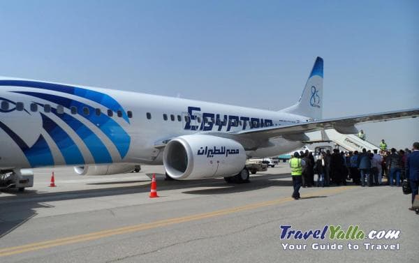 بالصور.. وصول طائرة مصر للطيران الجديدة مطار القاهرة.. وفتحي في استقبالها