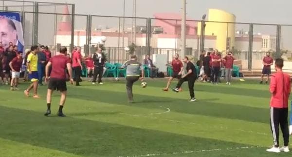 بالفيديو.. وزير الطيران لاعب أساسي في أولى مباريات اليوم الرياضي بنادي إيروسبورت