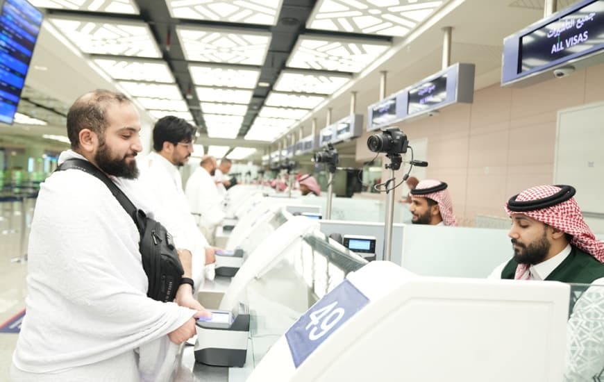 مطار الملك عبد العزيز بجدة يستقبل أولى رحلات المعتمرين خلال شهر رمضان 1447هـ