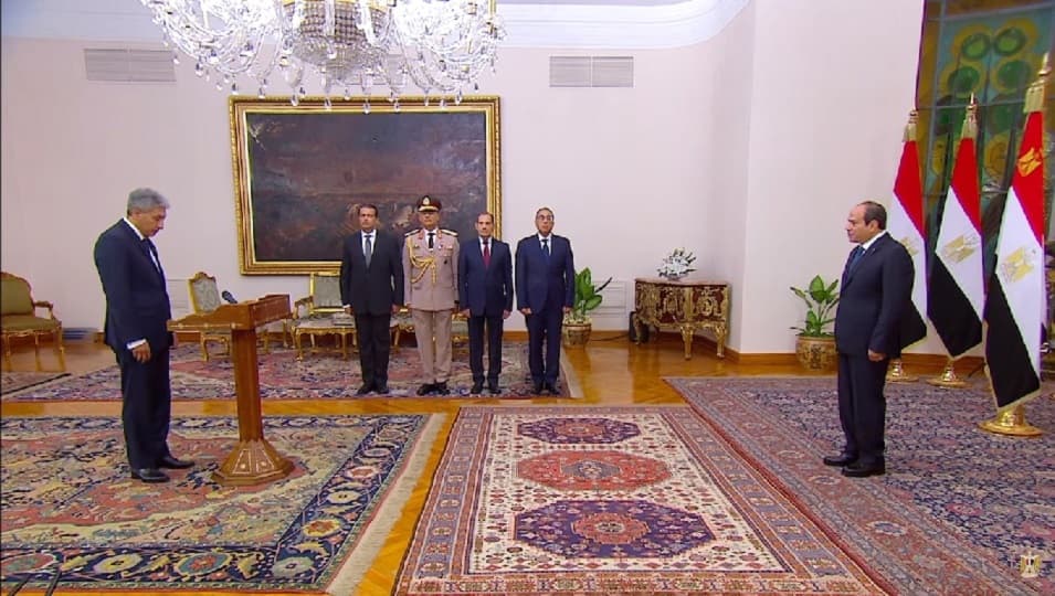 شريف فتحي يؤدي اليمين الدستورية وزيرا للسياحة والآثار أمام الرئيس السيسي