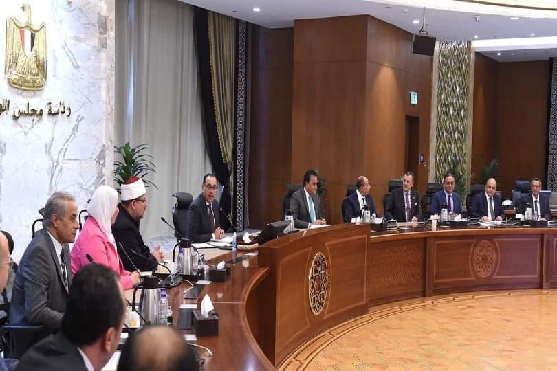 رئيس الوزراء يستعرض الاستعدادات اللازمة لموسم الحج 1445هـ للقرعة والجمعيات والسياحة