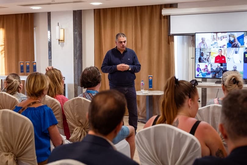 "السياحة" تنظم رحلات تعريفية لصحفيين ووكلاء سياحيين من التشيك وألمانيا وإيطاليا لزيارة مصر.. تفاصيل