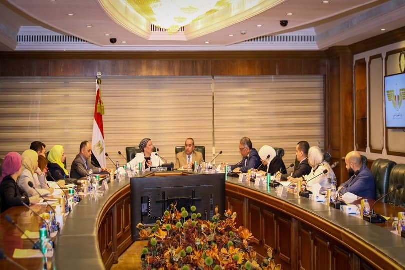 البيئة: عرض فيديوهات مصورة عن السياحة البيئية والتغير المناخي بالمطارات خلال مؤتمر COP27