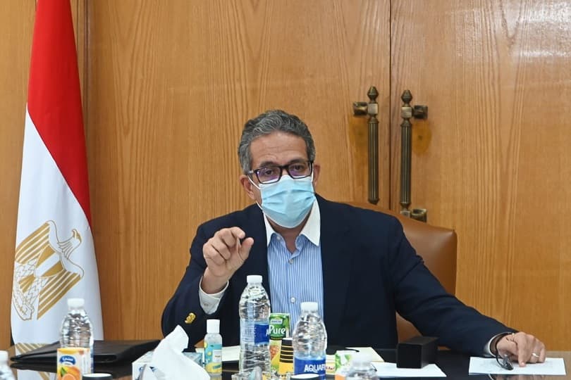 "السياحة والآثار" تشكل لجنة لمتابعة حريق في أحد المطاعم النيلية العائمة بالزمالك
