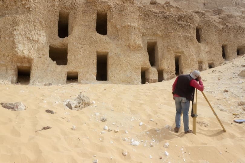 "السياحة والآثار" تحدد سعر التصوير التجاري داخل المقابر الأثرية.. تعرف عليها