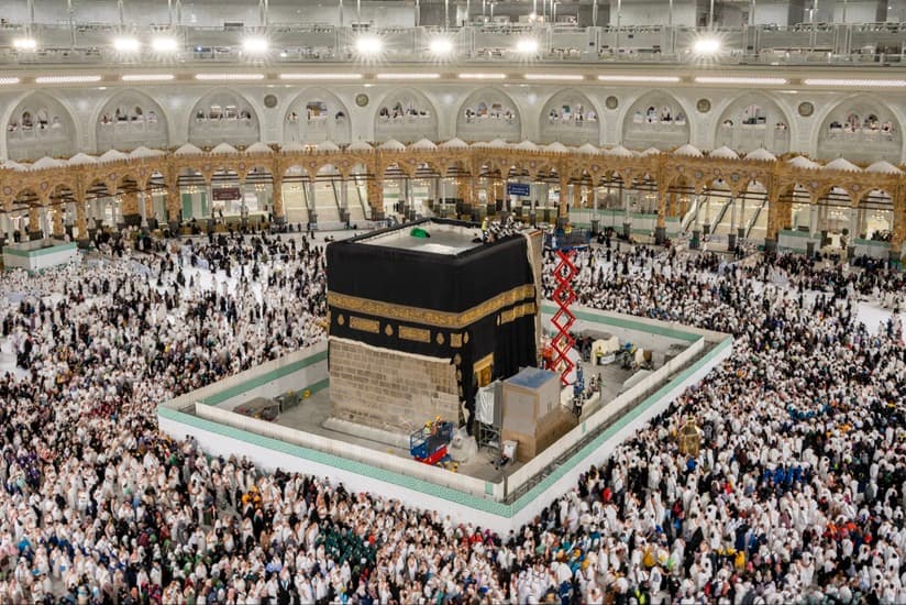 "شئون الحرمين": بدء صيانة الكعبة استعدادا لاستقبال المسجد الحرام للحجاج بموسم حج 1447هـ