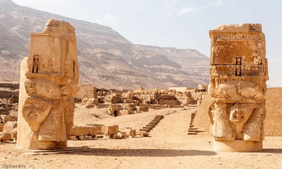 كشف أثري من العصور البطلمي واليوناني والقبطي والإسلامي بمنطقة الشيخ حمد الأثرية في سوهاج