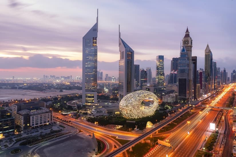 طيران الإمارات تقدم إقامة مجانية وعروضا صيفية للمسافرين إلى دبي.. تفاصيل