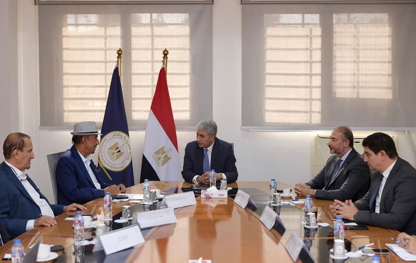 وزير السياحة يبحث مع رئيس مجموعة عبد المحسن الحكير القابضة فرص الاستثمار الفندقي في مصر.. تفاصيل