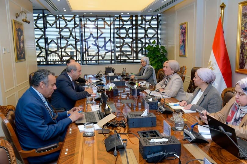 "البيئة" و"الطيران المدني" تبحثان التعاون في ملف تغير المناخ والسياحة البيئية.. بالتفاصيل