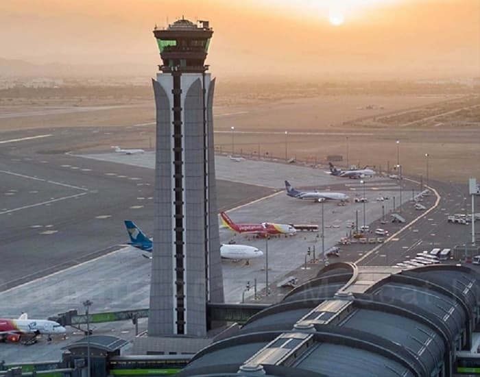 مطارات سلطنة عمان تستقبل نحو مليون مسافر و7 آلاف رحلة دولية خلال يناير 2023