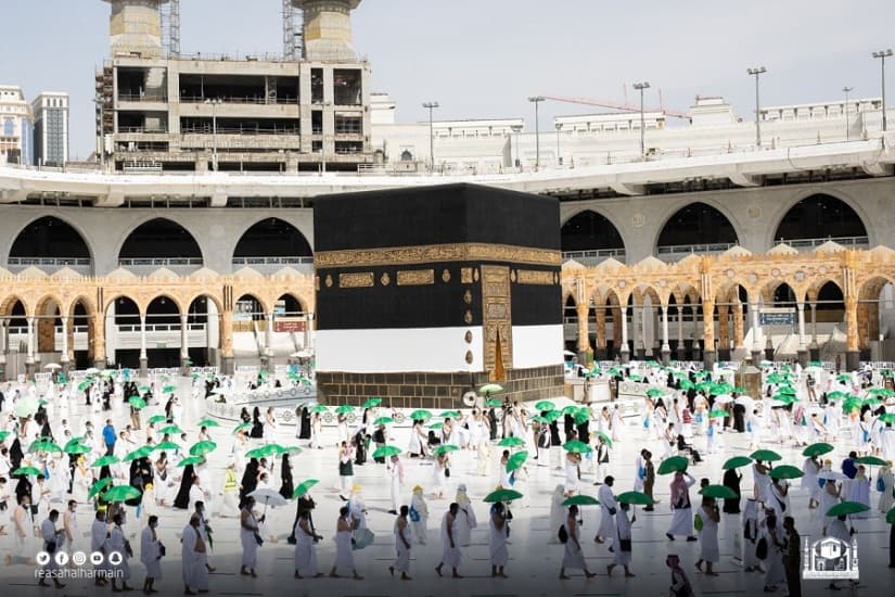 أول وفود حجاج موسم 1442هـ يؤدون طواف القدوم وسط إجراءات احترازية مكثفة.. صور
