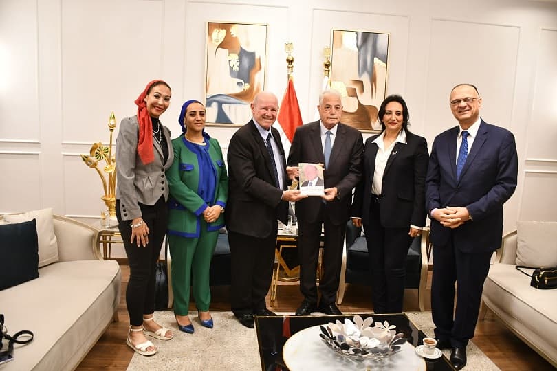 محافظ جنوب سيناء يبحث توقيع بروتوكول تآخي بين شرم الشيخ وإحدى جزر سيشل لتنشيط السياحة