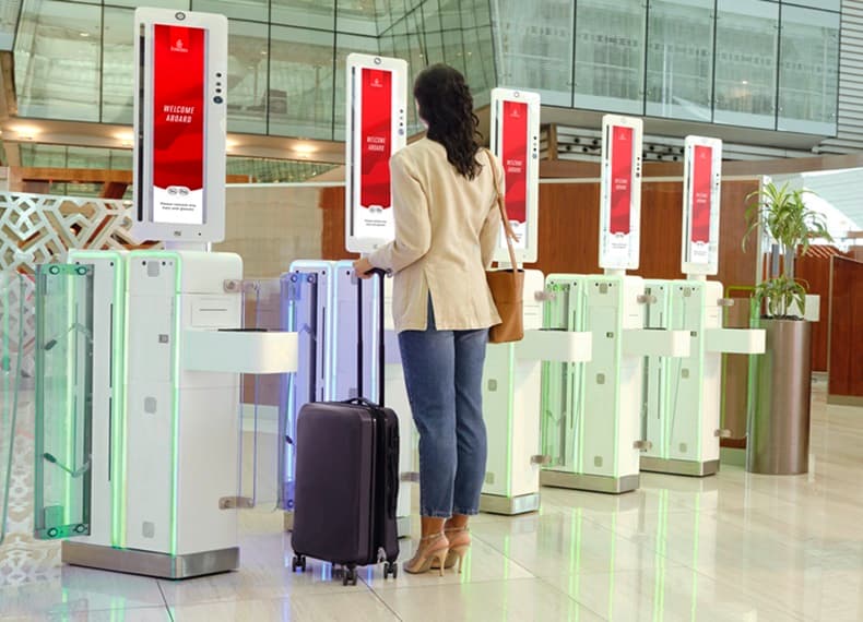 طيران الإمارات تستثمر 85 مليون درهم في تكنولوجيا بيومترية لتسريع السفر عبر مطار دبي
