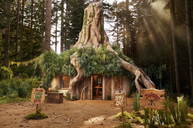 Airbnb تتيح إمكانية الإقامة في مستنقع الغول "Shrek" لقضاء عطلة بإسكتلندا.. تفاصيل