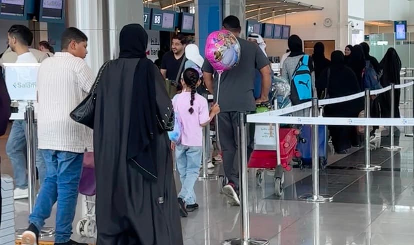 مطارات سلطنة عمان تستقبل 3.5 مليون مسافر خلال الربع الأول من 2025 بانخفاض 7.8%
