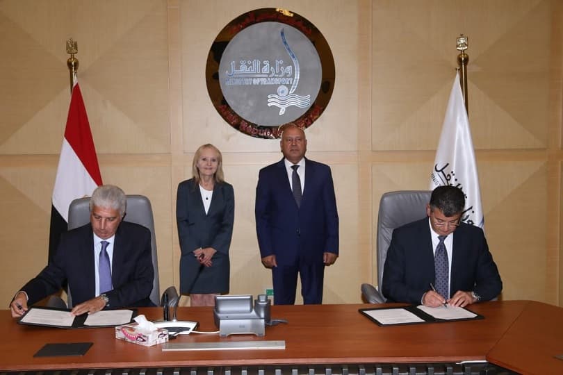 "النقل" توقع عقد تنفيذ خط مترو (أبوقير - محطة مصر) بالإسكندرية.. تفاصيل