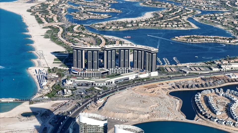 مصر للطيران تشغل رحلات مباشرة من جدة والمدينة المنورة بالسعودية إلى مطار العلمين الدولي