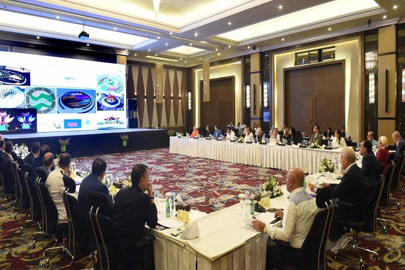 مدبولي يطالب المستثمرين السياحيين بشرم الشيخ بإعداد قائمة لطلبات ومقترحات النهوض بالقطاع