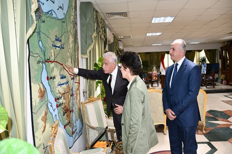 مصر وسويسرا تدرسان إنشاء معهد لتدريب العاملين بالسياحة في شرم الشيخ
