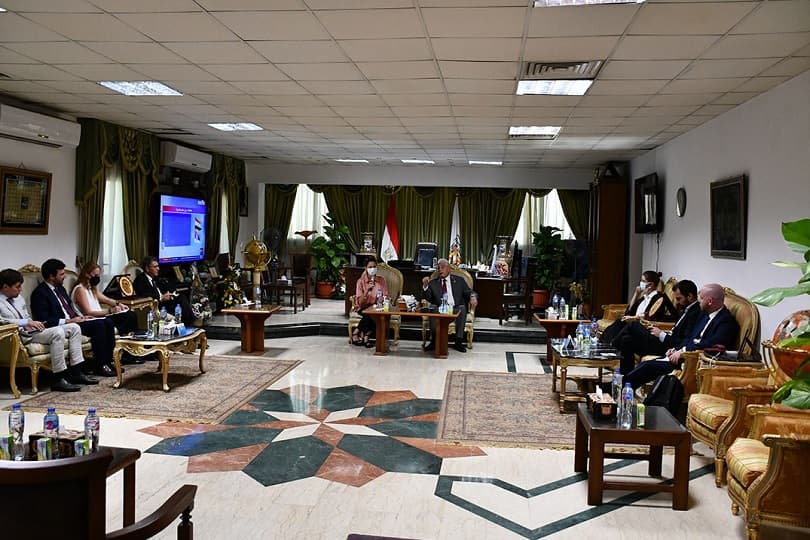 محافظ جنوب سيناء: توصيل خدمة الإنترنت فائق السرعة لـ90% من فنادق شرم الشيخ