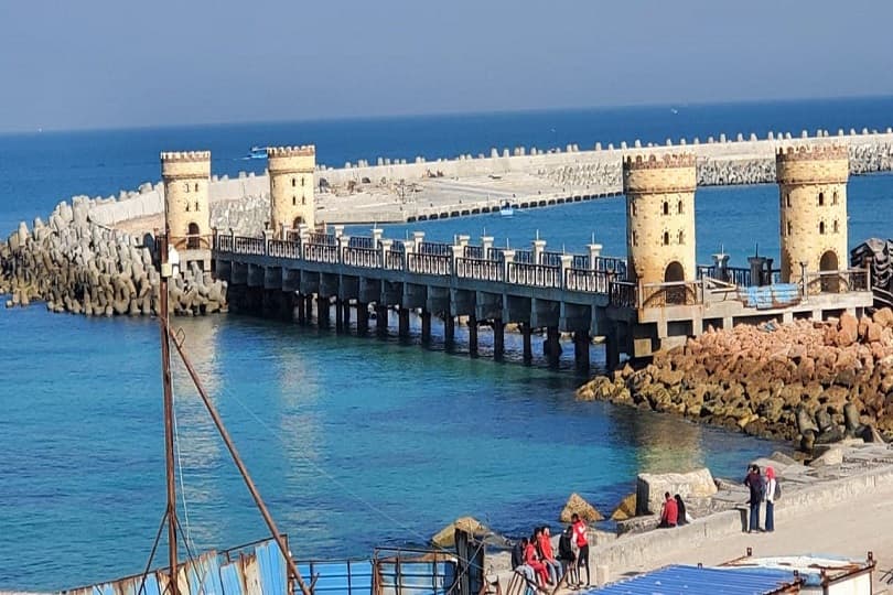 مشروعات لحماية الشواطئ بالإسكندرية وتطوير منطقة قلعة قايتباي لجذب الاستثمارات السياحية