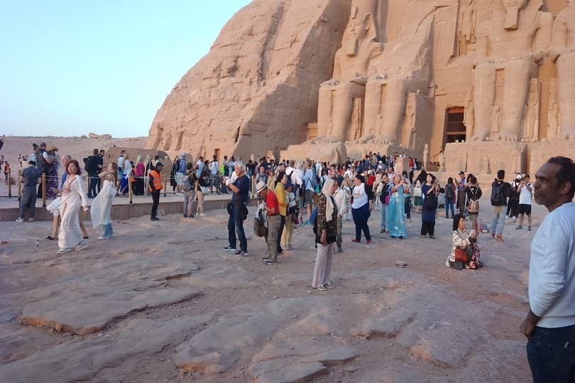 محافظ أسوان: أكثر من 1000 سائح شاهدوا ظاهرة تعامد الشمس على وجه رمسيس الثاني بأبو سمبل.. بالصور