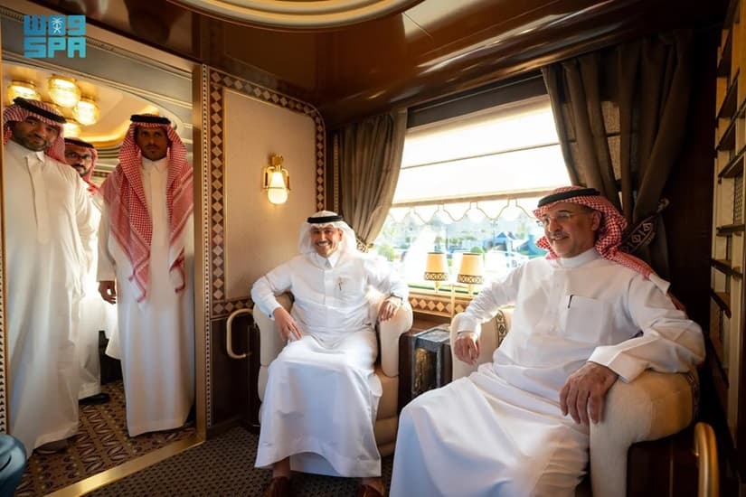 تعرف على قطار "حلم الصحراء" الفاخر في السعودية.. التشغيل بنهاية 2026