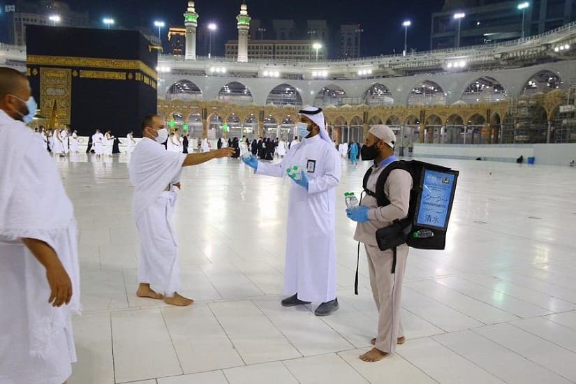 وزارة الحج والعمرة تلزم بتطعيم مقدمي الخدمات بمكة والمدينة المنورة بدءا من 1 رمضان