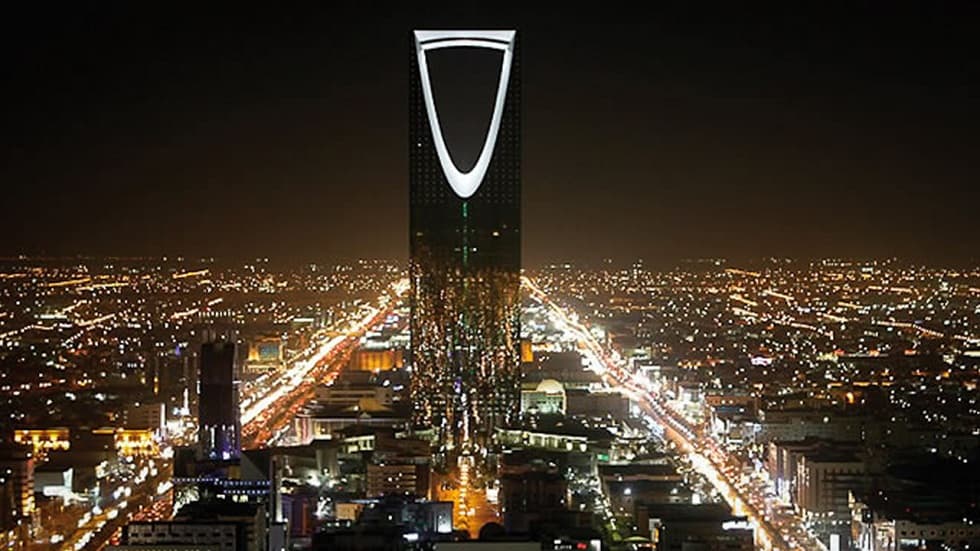 السعودية تحدد 40 إجراء إلزاميا لعودة الفنادق لاستقبال النزلاء