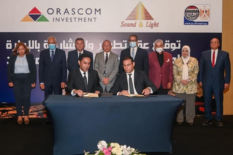 توقيع عقد تطوير عروض الصوت والضوء في الأهرامات مع أوراسكوم بـ200 مليون جنيه