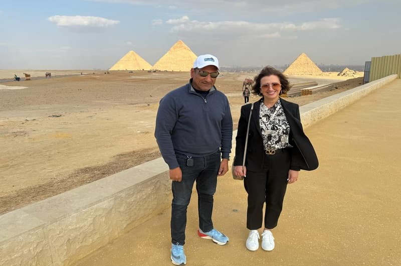 وزيرة السياحة المغربية تزور أهرامات الجيزة وتعرب عن انبهارها بالحضارة المصرية العريقة