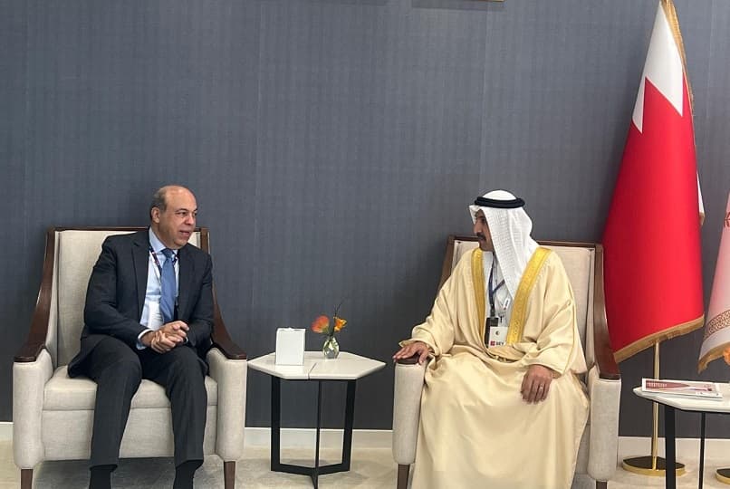 الحفني يناقش مع وزير المواصلات والاتصالات البحريني زيادة عدد الرحلات الجوية إلى مصر