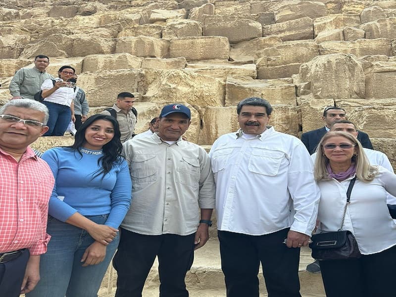 رئيس فنزويلا يزور الأهرامات والمتحف المصري على هامش مشاركته بمؤتمر المناخ.. بالصور