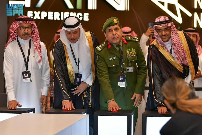 "الداخلية" السعودية تفتتح البوابات الذكية في مطار خليج نيوم لتسهيل إجراءات المسافرين
