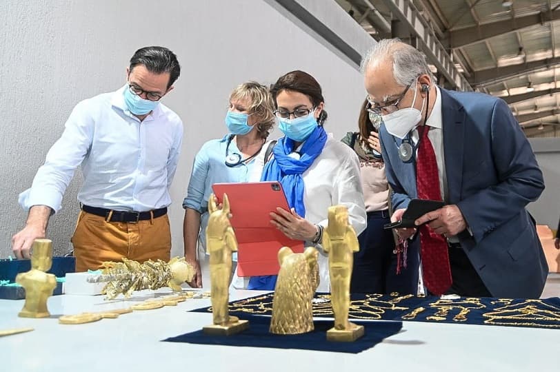 20 سفيرا أجنبيا يزورون مصنع المستنسخات الأثرية الجديد ويشترون هدايا تذكارية لأصدقائهم