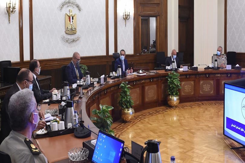 رئيس الوزراء يكلف بسرعة إنهاء أعمال الطريق الساحلي وتوصيل المرافق للقرى السياحية
