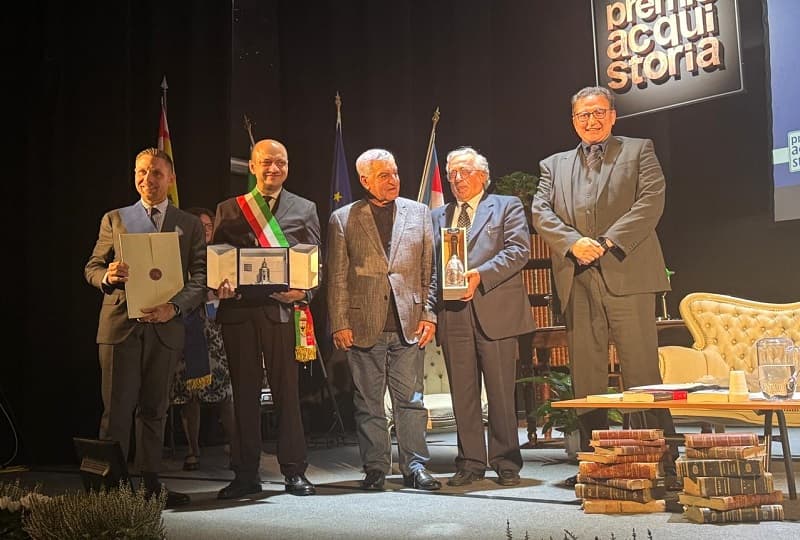 عالم الآثار زاهي حواس يحصل على جائزة Premio Acqui Storia العالمية في إيطاليا