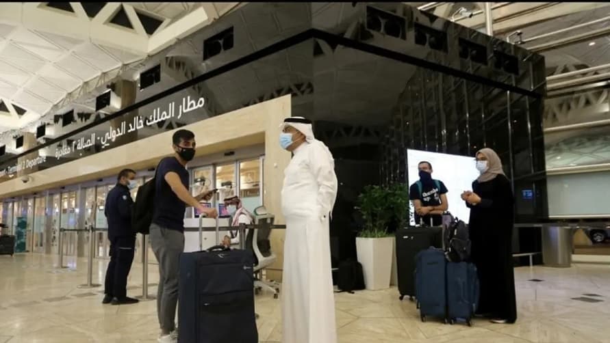 "مطارات القابضة" السعودية تطلق خدمة "مسافر بلا حقيبة" عبر مطارات المملكة