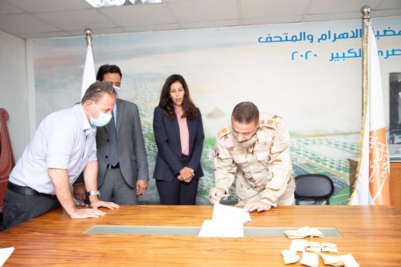 تسليم أولى المناطق الاستثمارية بالمتحف المصري الكبير لتحالف حسن علام