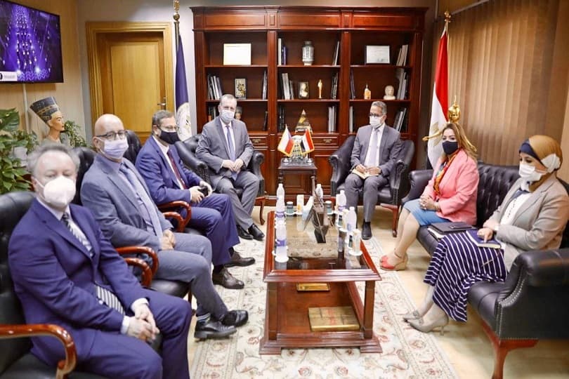 العناني يبحث دفع مزيد من الحركة السياحية الوافدة من التشيك إلى مصر