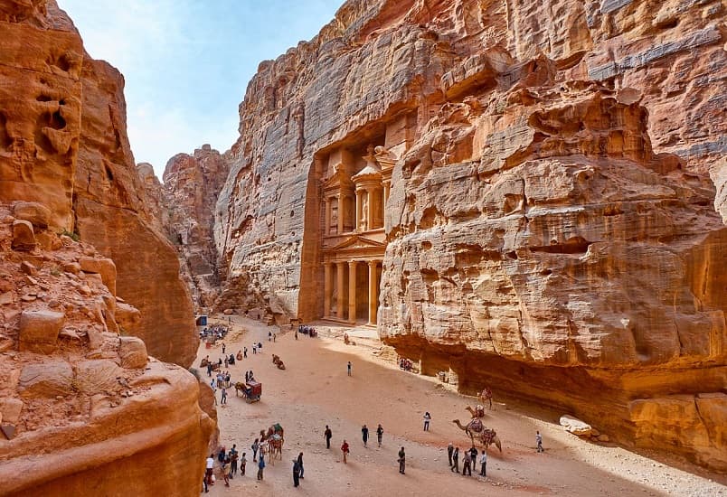 الأردن تستقبل 3 ملايين سائح وتسجل 3.4 مليار دولار دخل سياحي خلال النصف الأول من 2023