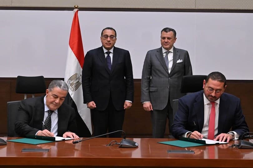 رئيس الوزراء يشهد توقيع اتفاقية تطوير فندق "ريتز-كارلتون بالم هيلز" في غرب القاهرة