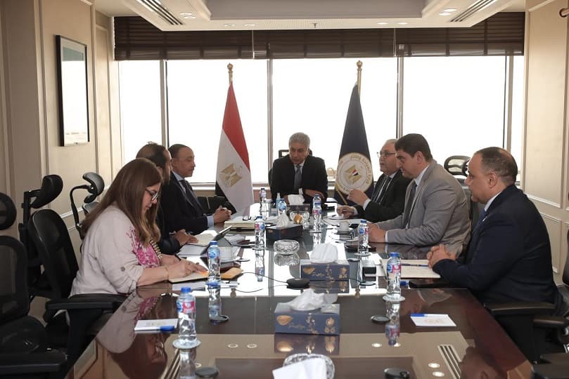فتحي يبحث تطوير منتج سياحة الغوص والأنشطة البحرية ومراجعة الضوابط وفقا للمعايير الدولية