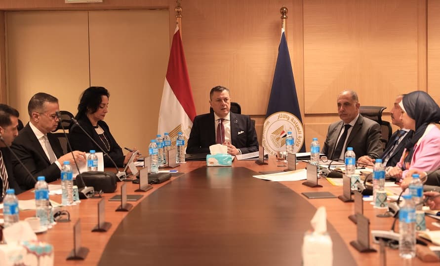 عيسى يناقش تطوير السياحة النيلية في مصر.. الطاقة الفندقية العائمة الحالية 15,752 غرفة