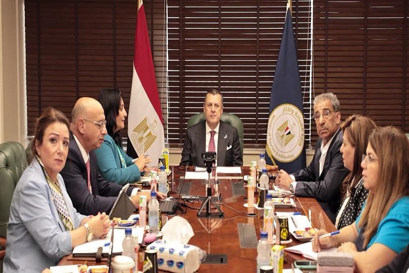 وزير السياحة يتابع استعدادات القطاع السياحي لاستضافة مصر لمؤتمر المناخ "COP 27"