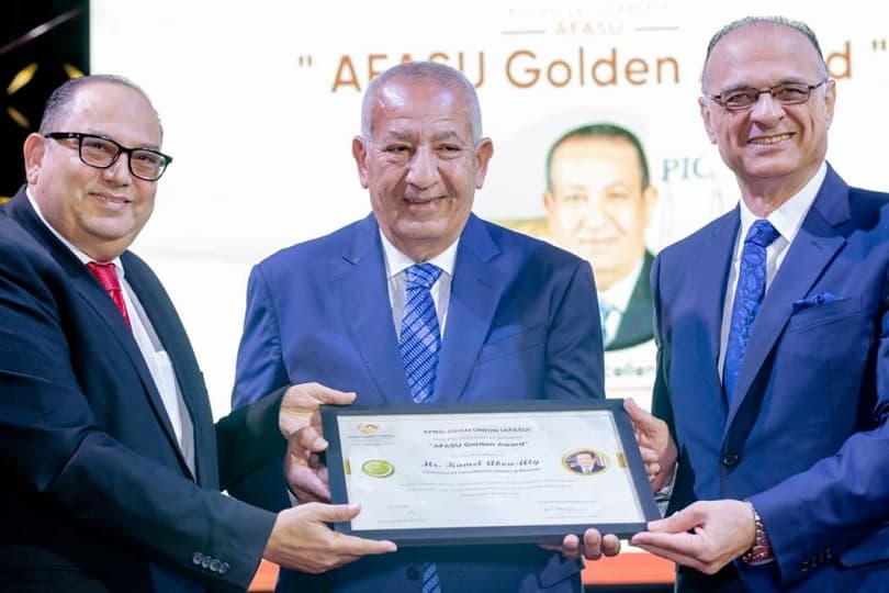 كامل أبو علي يحصد جائزة "أفاسو" الذهبية للتنمية السياحية المستدامة والتميز في القيادة